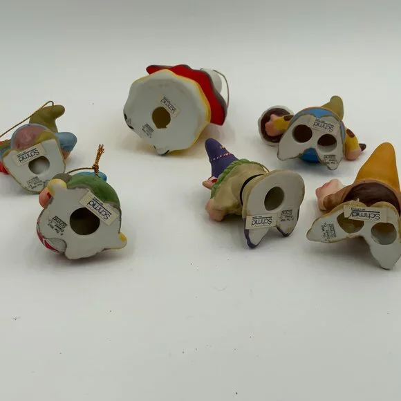 Share Vintage 1970s Schmid Disney Snow White & the Seven Dwarfs Figurine Set (5) - Picture 11 of 11